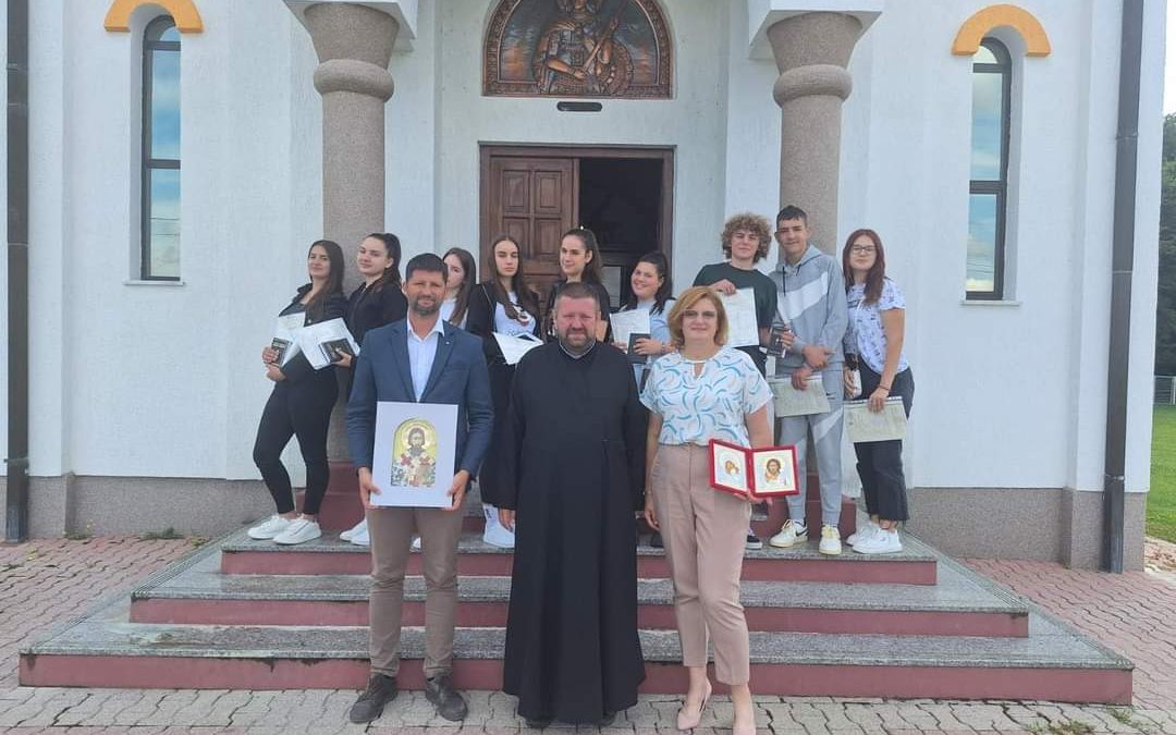 Подјела свједочанстава ученицима 9. разреда